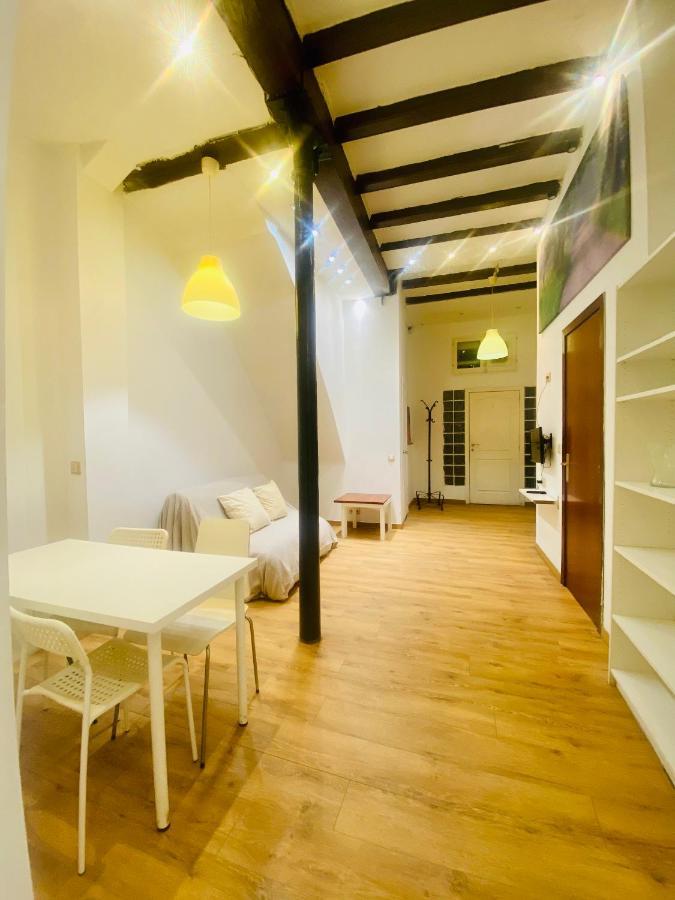Caterina look derecha Apartamento Barcelona Exterior foto